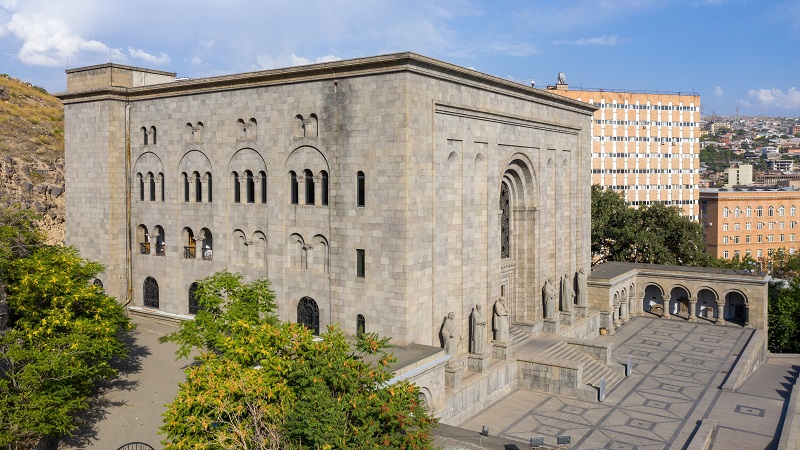 Museet Matenadaran i Jerevan, byggt i gr� sten.